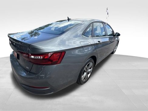 Used 2024 Volkswagen Jetta SE FWD image 6