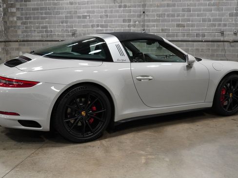 Used 2018 Porsche 911 image 4