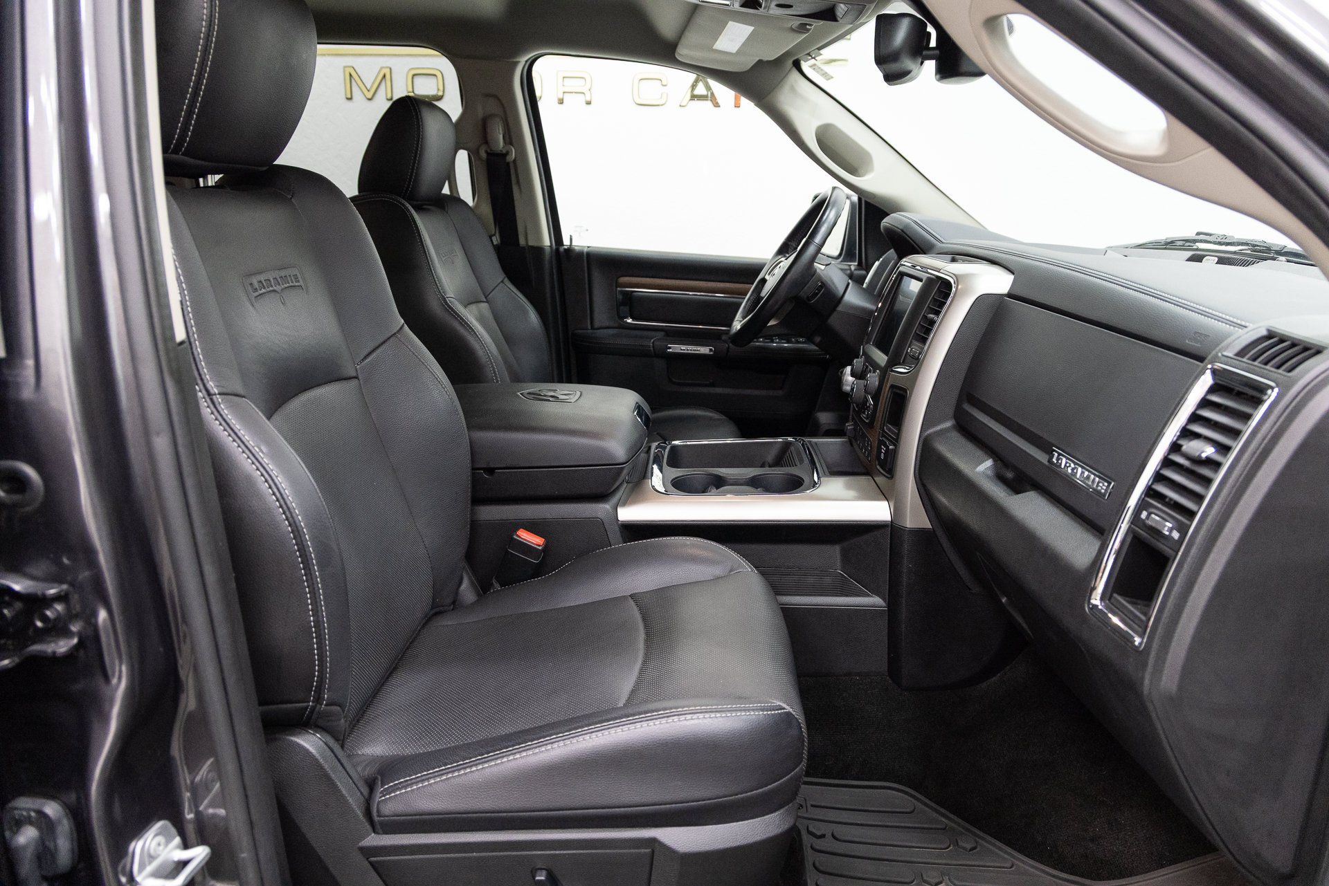 Used 2016 RAM 1500 Laramie w/ Convenience Group AWD/4WD image 14