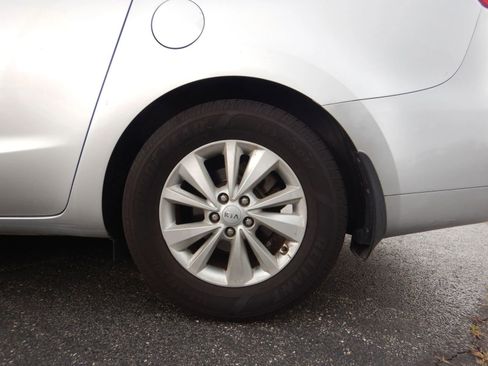 Used 2016 Kia Sedona LX image 27