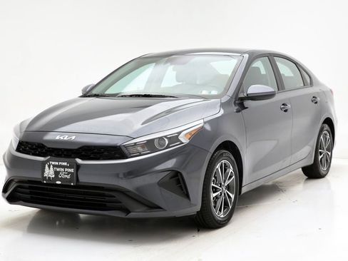 Used 2024 Kia Forte LXS image 2