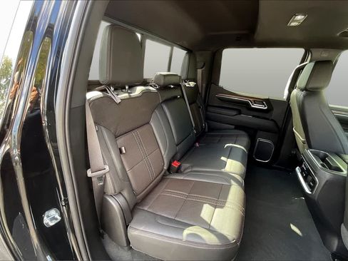 Used 2023 Chevrolet Silverado 1500 High Country w/ High Country Premium Package AWD/4WD image 26