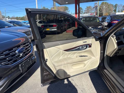 Used 2016 INFINITI Q70 Hybrid image 8