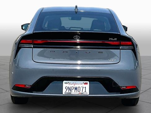 Used 2024 Toyota Prius XLE FWD image 4