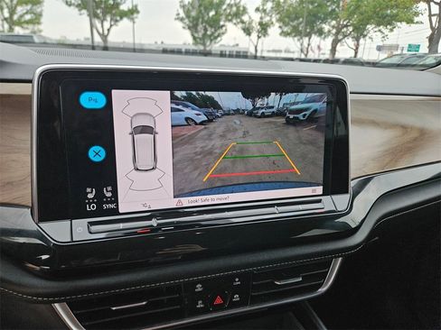 Used 2025 Volkswagen Atlas SE image 22