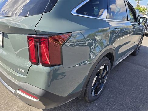 New 2025 Kia Sorento EX image 9