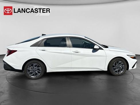 Used 2024 Hyundai Elantra SEL FWD image 8