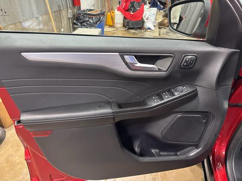 Certified 2024 Ford Escape Platinum image 31