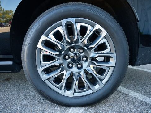 Used 2023 GMC Yukon XL Denali Ultimate image 32