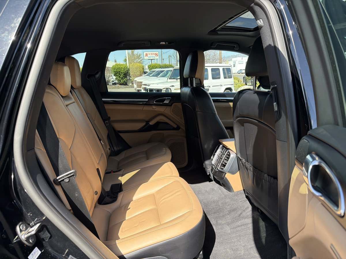 Used 2018 Porsche Cayenne Platinum Edition AWD/4WD image 15