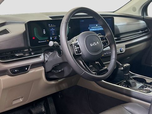 Used 2025 Kia Carnival EX FWD image 7