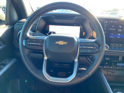 Used 2024 Chevrolet Colorado LT w/ LT Convenience Package II image 18