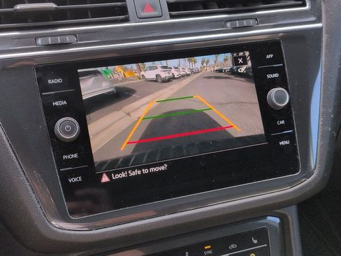 Used 2023 Volkswagen Tiguan SE R-Line image 13