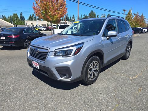 Used 2021 Subaru Forester Premium AWD/4WD image 3