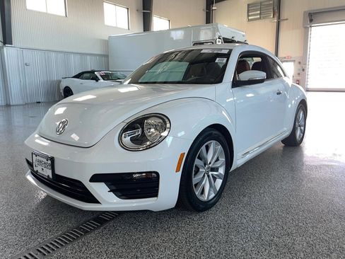 Used 2017 Volkswagen Beetle 1.8T S FWD image 3