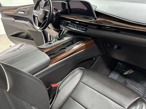 Used 2023 Cadillac Escalade Premium Luxury AWD/4WD image 31