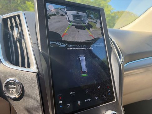Used 2021 Ford Edge Titanium FWD image 18