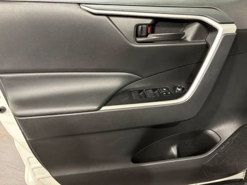 Used 2022 Toyota RAV4 LE AWD/4WD image 10