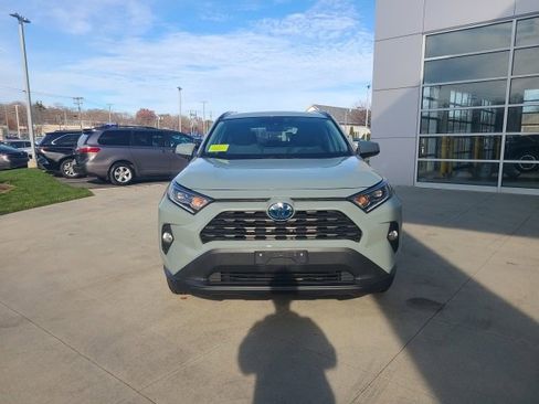 Used 2020 Toyota RAV4 XLE image 2