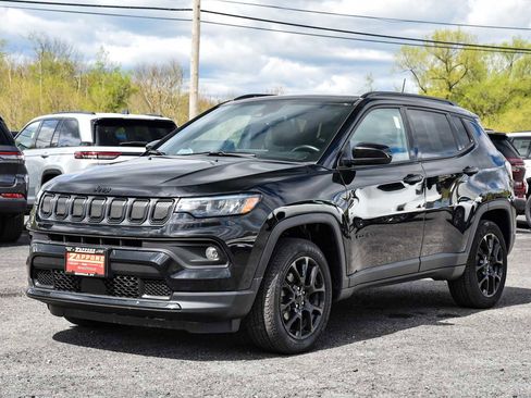 Certified 2021 Jeep Compass Latitude w/ Sun and Sound Group AWD/4WD image 7