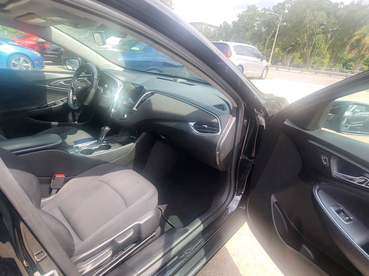 Used 2019 Chevrolet Malibu LT FWD image 17