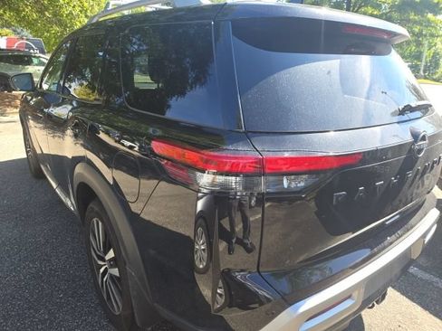 Used 2024 Nissan Pathfinder Platinum AWD/4WD image 3