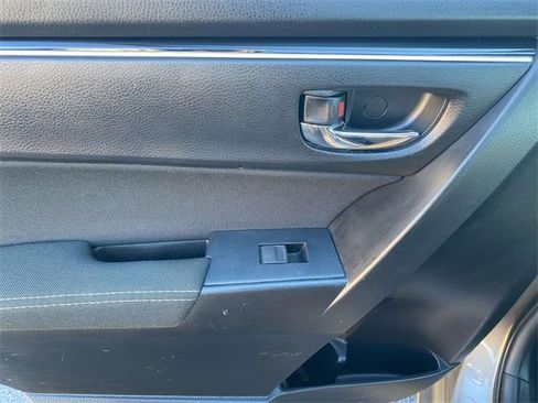 Used 2018 Toyota Corolla LE image 12