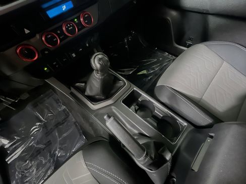 Used 2022 Toyota Tacoma TRD Sport w/ Technology Package image 25