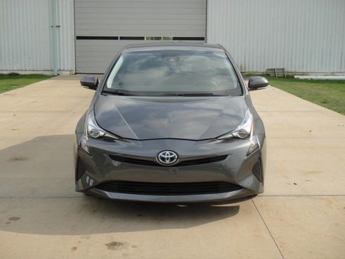 Used 2017 Toyota Prius Four Touring image 3