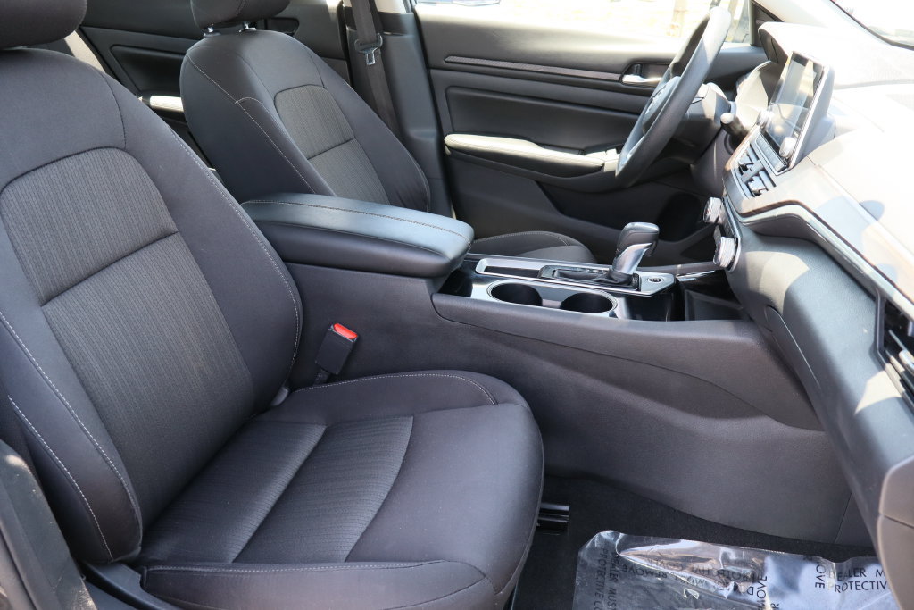 Used 2024 Nissan Altima 2.5 SV FWD image 26