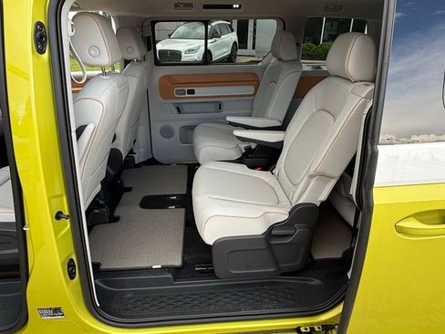 Used 2025 Volkswagen ID. Buzz 1st Edition image 12