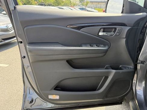 Used 2019 Honda Pilot Touring image 10