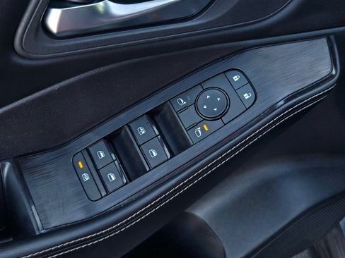 Used 2025 Nissan Rogue SV FWD image 10