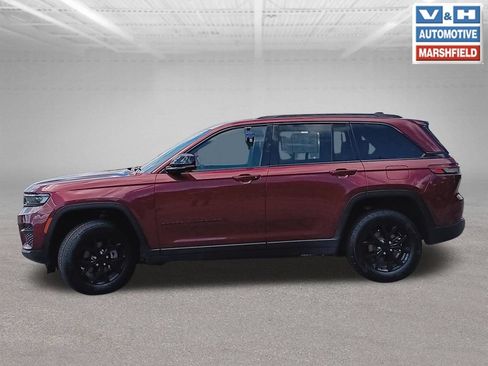 Used 2024 Jeep Grand Cherokee Altitude AWD/4WD image 19