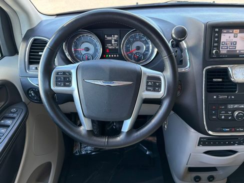 Used 2012 Chrysler Town & Country Touring-L w/ Entertainment Group #2 FWD image 15