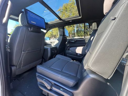 New 2026 Chevrolet Suburban Z71 w/ Z71 Off-Road Package AWD/4WD image 15