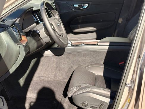 Certified 2023 Volvo XC60 B5 Ultimate image 5