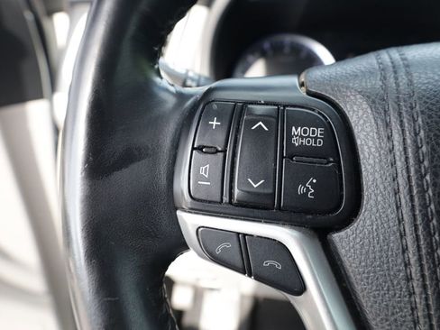 Used 2018 Toyota Highlander XLE image 25