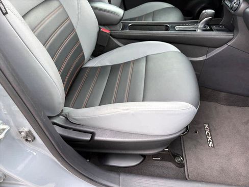 Used 2024 Nissan Kicks SR w/ SR Premium Package FWD image 7