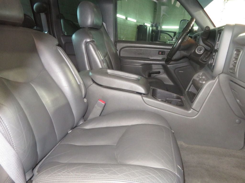 Used 2006 Chevrolet Silverado 2500 LT w/ Onstar Plus Package AWD/4WD image 29