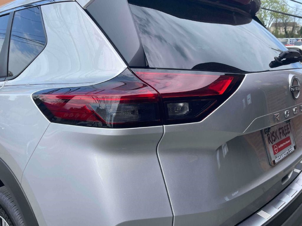 Used 2023 Nissan Rogue SV AWD/4WD image 11