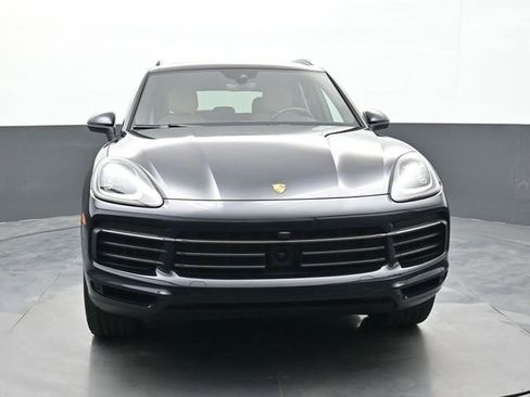 Certified 2023 Porsche Cayenne Platinum Edition image 25