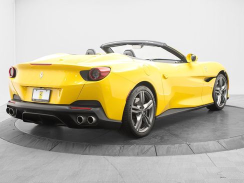 Used 2019 Ferrari Portofino RWD image 3