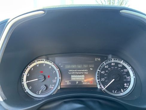 Used 2024 Toyota Highlander XLE image 19