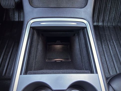 Used 2021 Tesla Model Y Long Range image 35