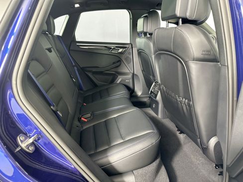 Certified 2025 Porsche Macan image 28