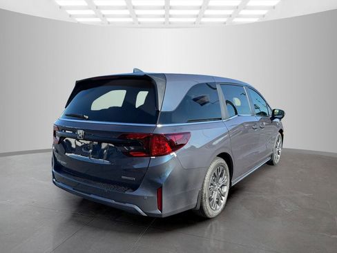 New 2026 Honda Odyssey Touring image 7