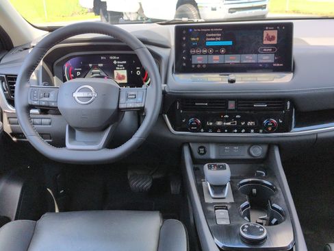 Used 2025 Nissan Rogue SL w/ Tech Package AWD/4WD image 32