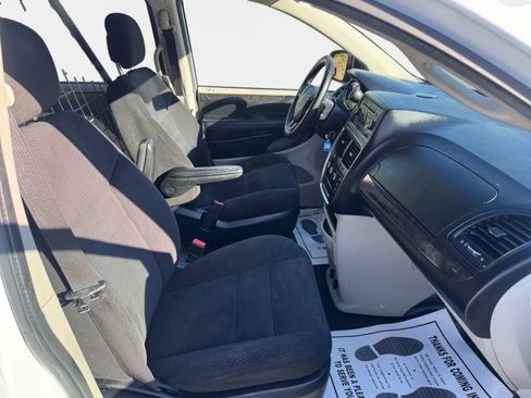 Used 2014 RAM C/V Tradesman image 10