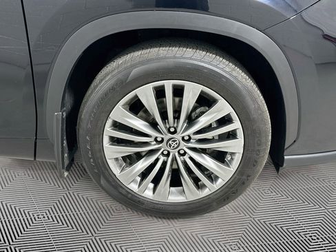 Used 2022 Toyota Highlander Platinum AWD/4WD image 20